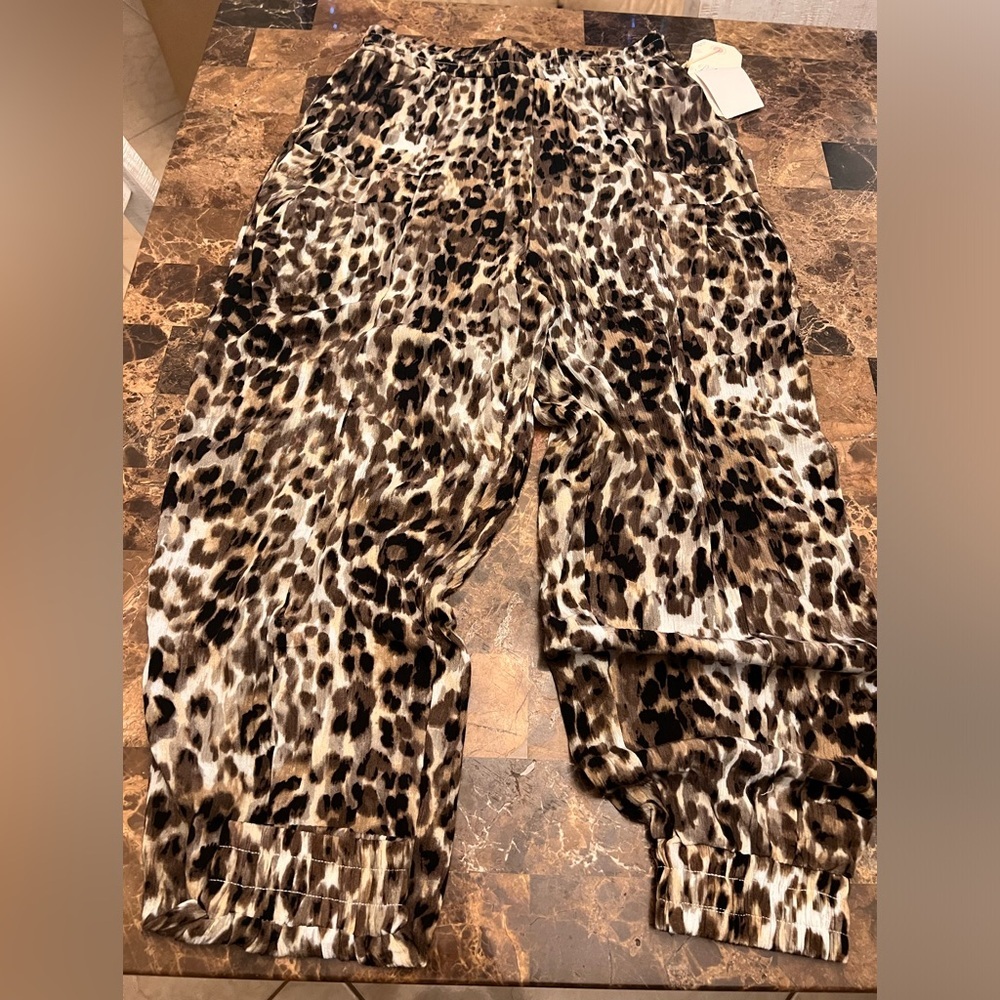 Leopard 🐆 joggers size Small